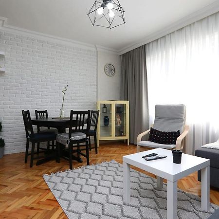 Stylish And Central Flat In Kadikoy Istanboel Buitenkant foto