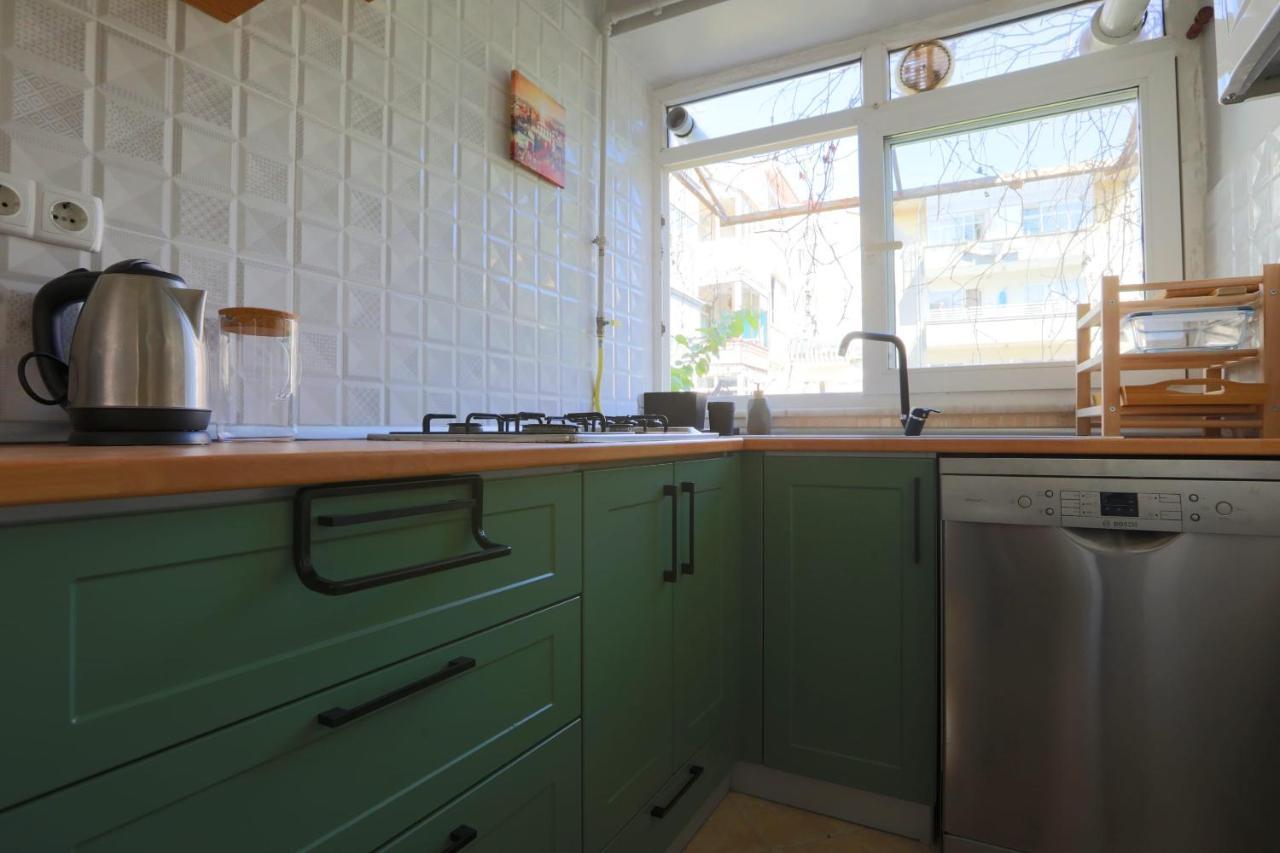Stylish And Central Flat In Kadikoy Istanboel Buitenkant foto