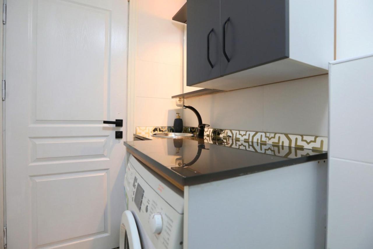 Stylish And Central Flat In Kadikoy Istanboel Buitenkant foto